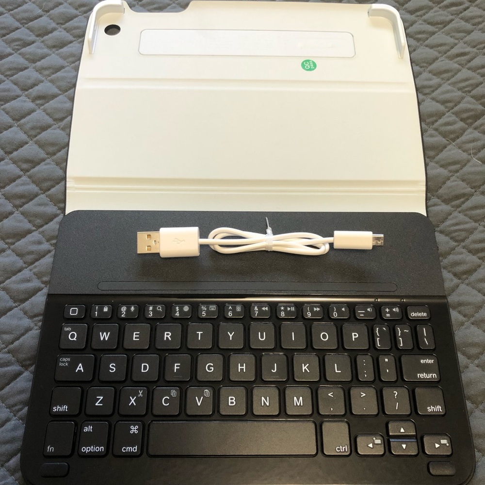 Logitech iPad Mini Tablet Folio Case with Bluetooth Keyboard Built-in - New